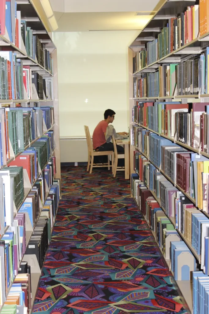 Диаграмма работы V-Steer: редактирование кэшированных V-тензоров для восстановления приоритета инструкций