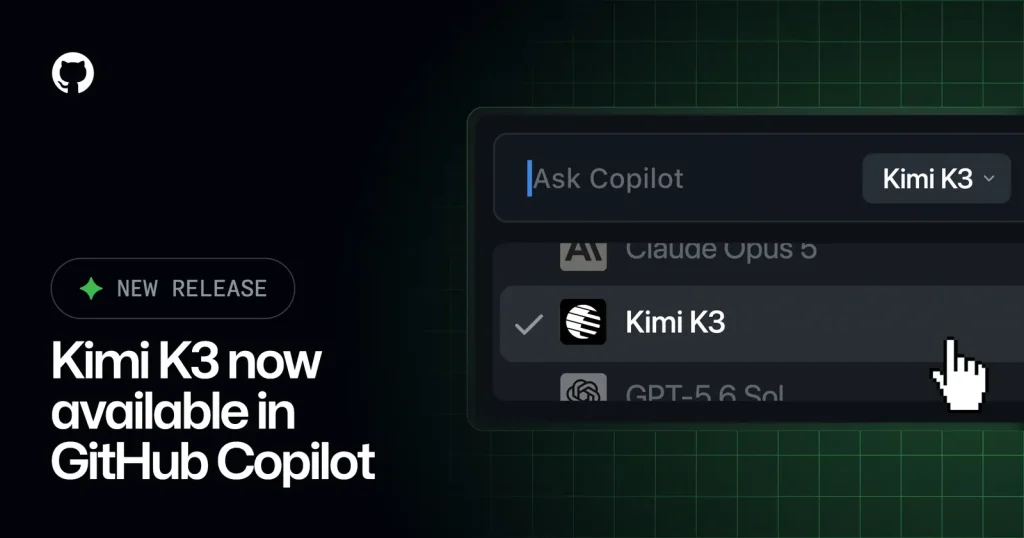 Разработчик работает с кодом на ноутбуке