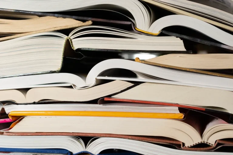 Интерфейс распределения компенсаций Anthropic со списком книг и долями претендентов