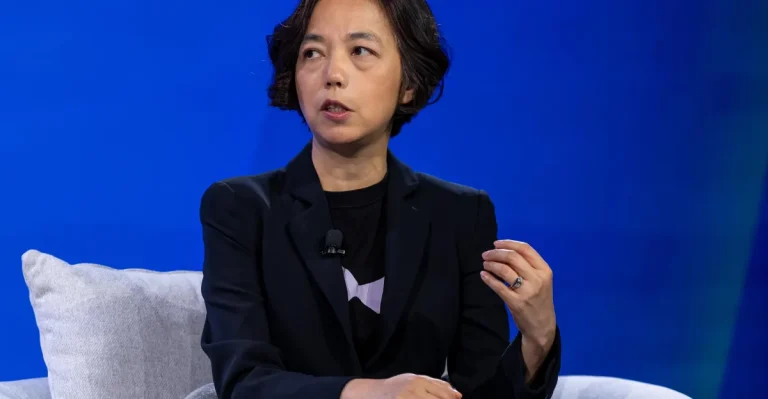 Логотипы AMD и World Labs на фоне интерактивного трёхмерного мира